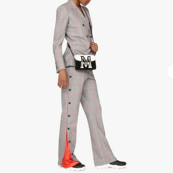 MCM Black and White Crossbody Bag with Sleek Design - Picture 4 of 15